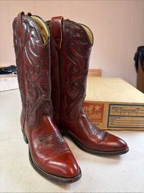 Laredo Chestnut Brown Embroidered Leather Western Heeled Boots
